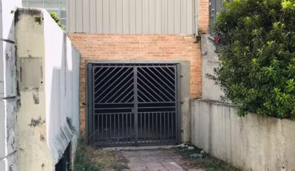 Casa comercial região metrô Ana Rosa