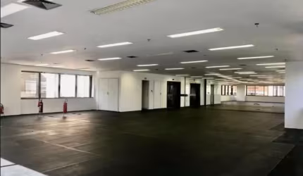 Conjunto comercial no Brooklin com 240m²