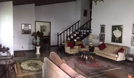 Casa para locação  330m² 4 quartos e 5 vagas em Interlagos