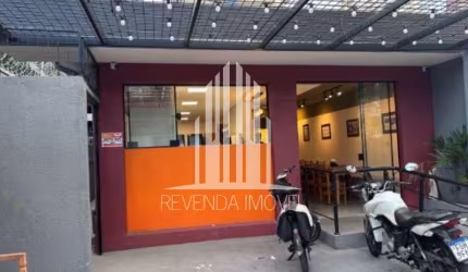 Casa Comercial de Alto Padrão na Vila Olímpia: 3 Quartos, 1 Sala, 3 Banheiros, 2 Vagas de Garagem, 100m² de Área - Imóvel Reformado, Câmara Frigorífica Inclusa!