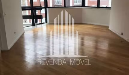 Apartamento com 141 metros em Moema - 3 dormitorios, sendo 1 suite, 2 vagas