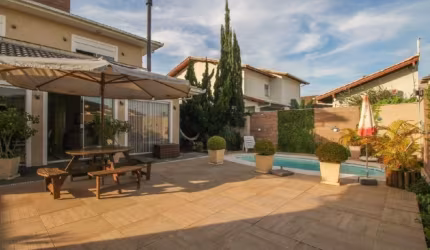 Casa Exclusiva com 4 Quartos, Sendo 3 Suítes, em Local Nobre