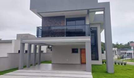 Casa de Alto Padrão em Condomínio Fechado