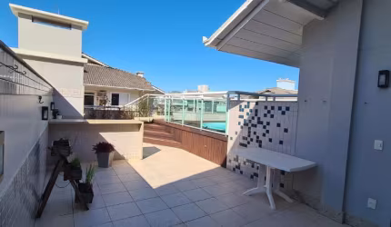 Cobertura Semi Mobiliada com Vista Parcial para o Mar na Praia dos Ingleses - Florianópolis