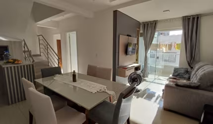Apartamento Duplex com 3 Dormitórios a  uma Quadra do Mar, Ingleses