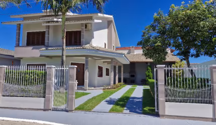 Casa com piscina à venda em Ingleses- Florianópolis