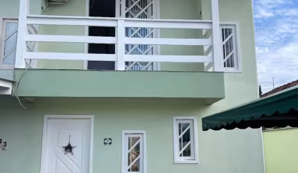 Sobrado duplex à venda com 2 quartos e escritura pública nos Ingleses do Rio Vermelho