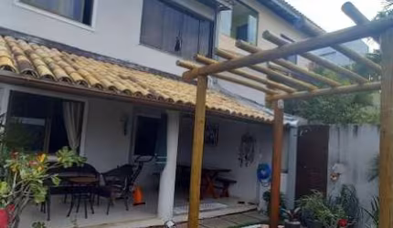 Casa em condomínio fechado com 4 quartos à venda na Rua Camacan, Buraquinho, Lauro de Freitas, 10 m2 por R$ 580.000