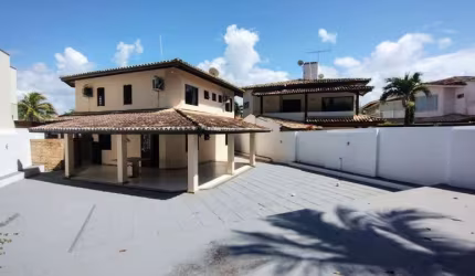 Casa em condomínio fechado com 4 quartos à venda na Rua Priscila B Dutra, Buraquinho, Lauro de Freitas, 720 m2 por R$ 1.200.000