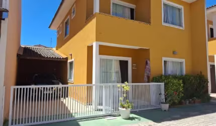 Casa em condomínio fechado com 3 quartos para alugar na Rua Nivaldo Domingos, Ipitanga, Lauro de Freitas, 147 m2 por R$ 3.500