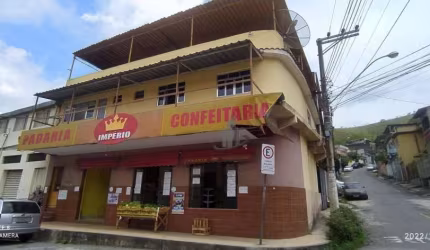 Excelente imóvel composto por um apartamento e uma loja no bairro Açude II, em Volta Redonda!!!.