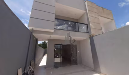 Excelente Casa DUPLEX com 2 Quartos à venda por R$ 420.000