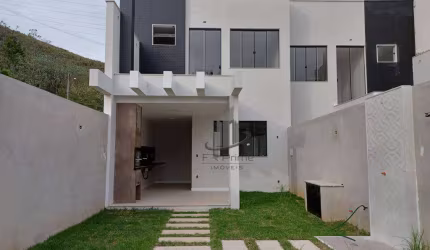 Belíssima casa DUPLEX  com 3 quartos à venda, 156 m² por R$ 920.000 - Vivendas do Lago - Volta Redonda/RJ