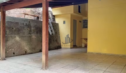 Excelente casa à venda no Centro, em Barra Mansa!!