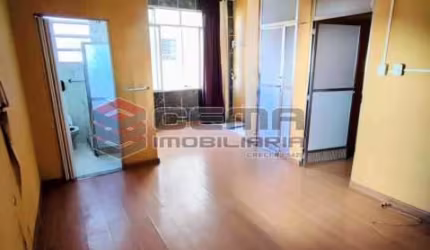 Kitnet / Stúdio à venda na Rua Vinte de Abril, Centro, Rio de Janeiro, 34 m2 por R$ 160.000