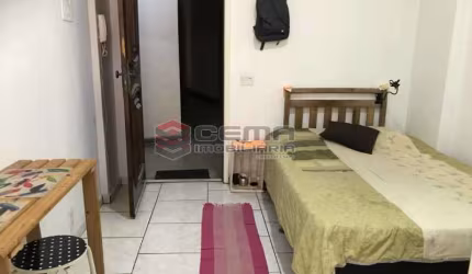 Kitnet / Stúdio à venda na Rua Taylor, Centro, Rio de Janeiro, 18 m2 por R$ 200.000