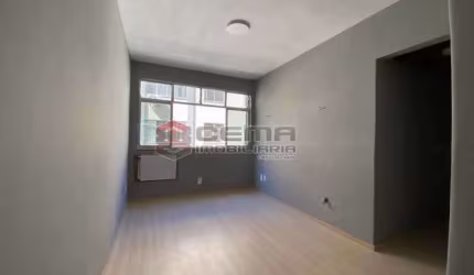 Apartamento com 2 quartos à venda na Rua Pereira da Silva, Laranjeiras, Rio de Janeiro, 47 m2 por R$ 410.000
