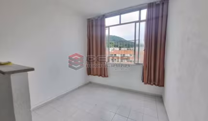 Kitnet / Stúdio à venda na Rua das Laranjeiras, Laranjeiras, Rio de Janeiro, 25 m2 por R$ 280.000