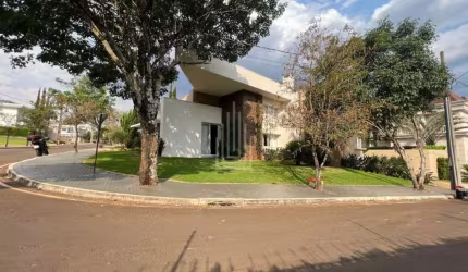Sobrado todo mobiliado à venda no Condomínio Residencial Villagio Cataratas em Foz do Iguaçu.