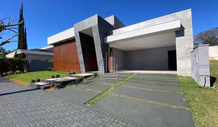 Casa térrea à Venda no Condomínio Porto Madero em Foz do Iguaçu.