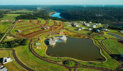Terreno à venda em Foz do Iguaçu no Condomínio Royal Boulevard Yacht Residence e Resort .