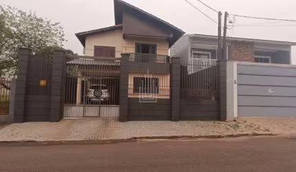Sobrado à venda no bairro Jardim Aliace I em Foz do Iguaçu.