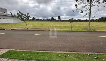 Terreno à venda no Condomínio Fechado Águas Claras Residence em Foz do Iguaçu.