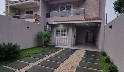 Sobrado à venda no Jardim Ipê