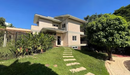 Excelente sobrado no Condomínio Residencial Country Iguaçu em Foz do Iguaçu