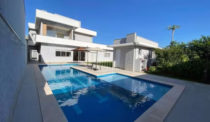 Casa alto padrão à venda em Foz do Iguaçu no Condomínio Residencial Esmeralda.