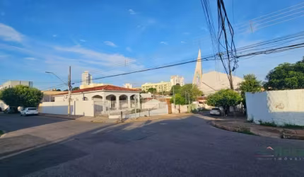 Casa de Esquina em Avenida de grande circulação de veículos, para venda,  Quilombo, Cuiabá - CA7541