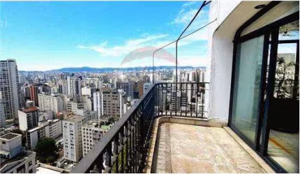 Cobertura duplex à venda no condomínio Porto Fino, vista exuberante, 24° andar! São 469m² de área privativa, sendo 5 dormitórios com 2 suítes e closts