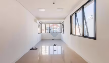 Sala/Conjunto Comercial Nova / impecável R$ 310.000