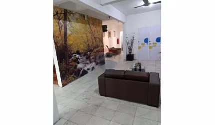 Sobrado Comercial com 330m2 , 9 Salas ,6 Banheiros e 3 Vagas em Santa Cecília. Oportunidade para Investidores