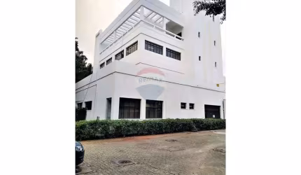 Prédio Comercial na Barra Funda com 3.352m²de área construída - 4 andares, estacionamento e área de carga e descarga