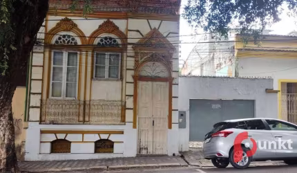 Aluga-se Casa Comercial no Centro de Manaus, de 3 dormitórios com 300m² por R$ 5.000/mês.