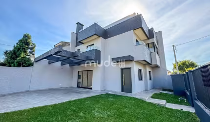Sobrado triplex no Monte Líbano
