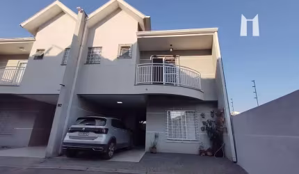 Sobrado com 3 dormitórios à venda, 129 m² por R$ 650.000,00 - Vila Ferrari - Campo Largo/PR