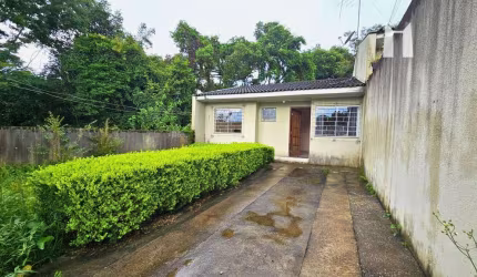CASA COM TERRENO