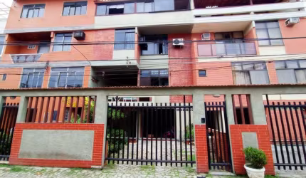 CASA COM 4 QUARTOS Á VENDA - BARRA DA TIJUCA - BETON
