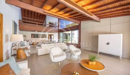 Mansão de 7 quartos na Barra da Tijuca: 7 suítes, 3 salas, 10 banheiros, 8 vagas e 900m² de puro requinte!
