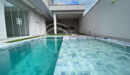 Impecável casa em condomínio à venda - 4 quartos, 4 suítes, 6 banheiros, 2 vagas de garagem, 220m²