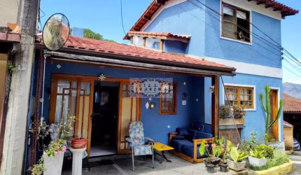 Casa em condomínio fechado com 3 quartos à venda na Rua Júlio Gameiro, Iucas, Teresópolis, 137 m2 por R$ 550.000