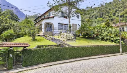 Casa com 4 quartos à venda na Rua Leonia Velsi, Morin, Petrópolis, 360 m2 por R$ 1.990.000