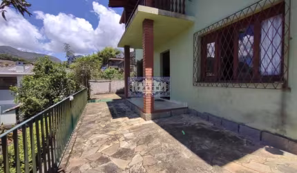 Casa com 3 quartos à venda na Rua Durval Fonseca, Jardim Europa, Teresópolis, 150 m2 por R$ 1.250.000