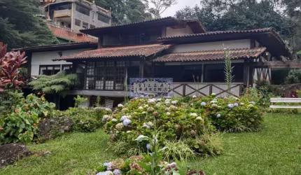 Casa com 3 quartos à venda na Rua Doutor Dulcidio Gonçalves, Parque do Ingá, Teresópolis, 300 m2 por R$ 1.500.000