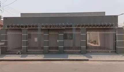 Vendo casa no bairro Vista Alegre com 3/4 (Coxipó Cuiabá próximo da policlínica )