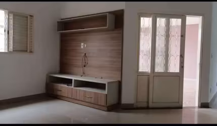 Venho casa com 3/4 no bairro jockey clube (Coxipó,)