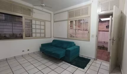 Alugo Casa no Centro da Cidade de Cuiabá em uma Vila.