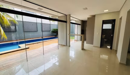Locação – Belvedere Excelente casa disponível para locação no Belvedere, perfeita para quem busca conforto e espaço